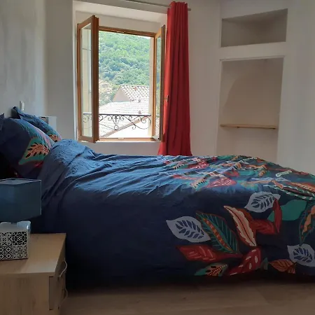 Apartment St-pons-de-thomieres : T3 Au Calme Et Belle Vue. Saint-Pons-de-Thomieres