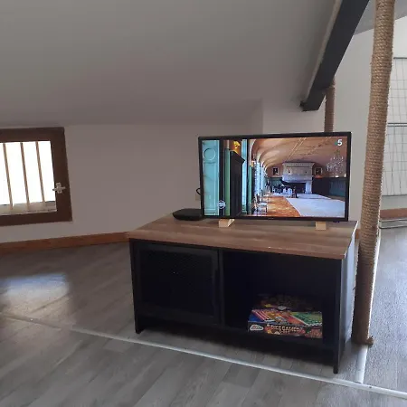 Apartment St-pons-de-thomieres : T3 Au Calme Et Belle Vue.