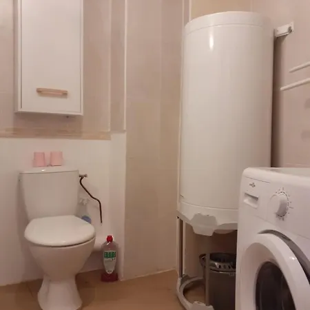 Apartment St-pons-de-thomieres : T3 Au Calme Et Belle Vue.